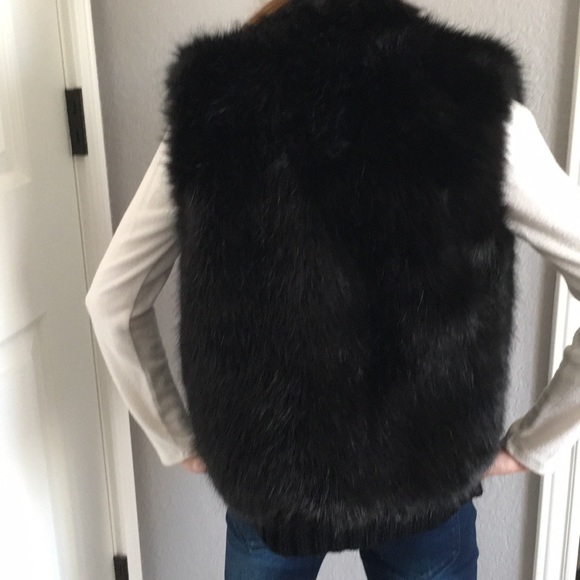 Black faux fur girls vest - Picture 3 of 7